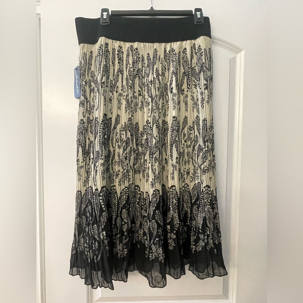Metrowear XL pleated long skirt, never worn with tags.